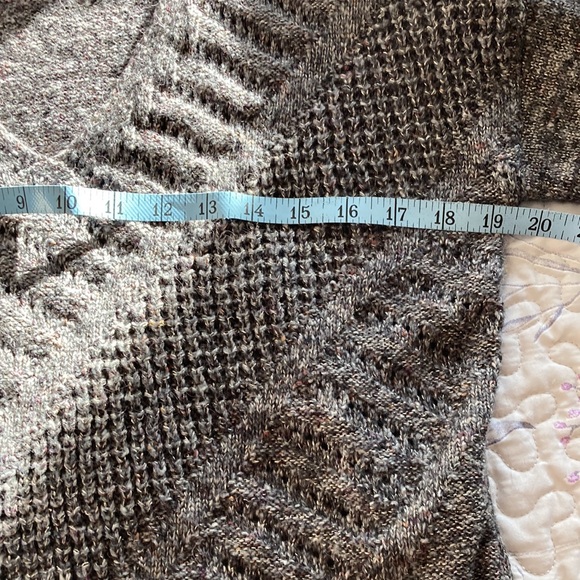 89th and Madison women’s sweater - Picture 8 of 10